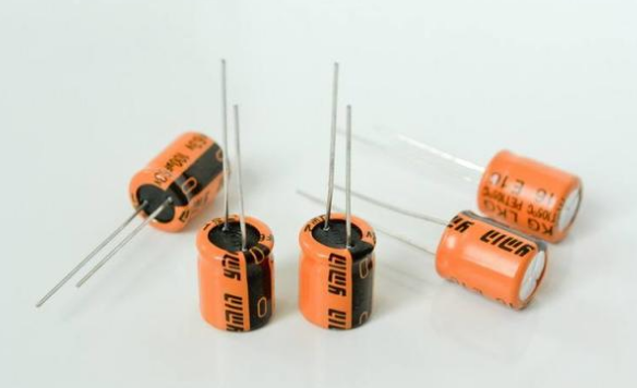 「NIPPON CHEMI-CON」電解電容極性接錯會爆炸，如何避免？